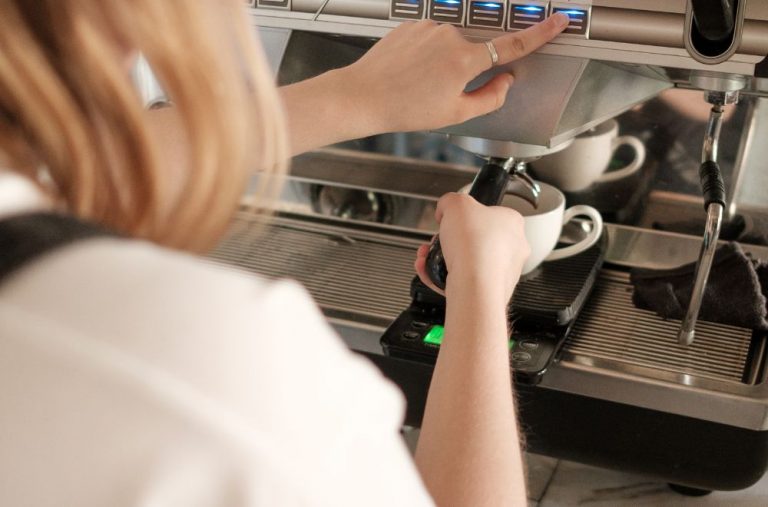 Як правильно збити молоко для капучино?